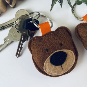 Aranyos macis kulcstartó  Kézzel készült gyapjúfilcből - táska & tok - kulcstartó & táskadísz - kulcstartó - Meska.hu