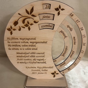Szülőköszöntő ajándék öröknaptár örömanyának, örömapának, testvéreknek, nagyszülőknek esküvő alkalmából , Esküvő, Emlék & Ajándék, Szülőköszöntő ajándék, Gravírozás, pirográfia, Festett tárgyak, MESKA