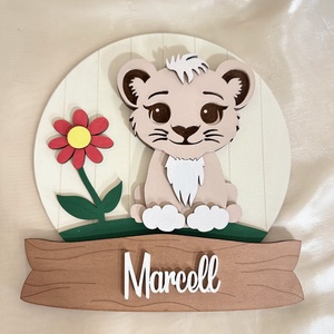 Oroszlán kerek névtábla gyerekszobába, ajtóra fából, gyerekszoba dekoráció, babaváró buliba ajándékötlet, Otthon & Életmód, Babaszoba, gyerekszoba, Gyerek névtábla, Festett tárgyak, Famegmunkálás, MESKA
