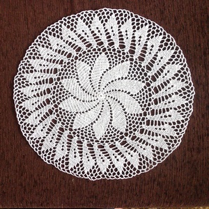 Spirálmintás horgolt terítő 34 cm., Otthon & Életmód, Dekoráció, Asztal és polc dekoráció, Horgolt & Csipketerítő, Horgolás, MESKA