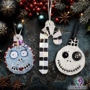 Üvegmozaik karácsonyfa dísz trió, Karácsony, Karácsonyi lakásdekoráció, Karácsonyi lakásdíszek, Mozaik, MESKA