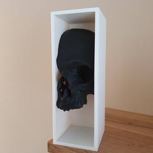 Minimalista fekete koponya könyvtámasz fehér keretben � modern design lakásdekor - otthon & életmód - dekoráció - asztal és polc dekoráció - könyvtámasz - Meska.hu