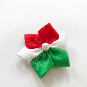 Nemzeti színű virágos hajcsat, kitűző, bross, hajgumi, kokárda - ékszer - kitűző és bross - kitűző - Meska.hu