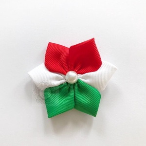 Nemzeti színű virágos hajcsat, kitűző, bross, hajgumi, kokárda - ékszer - kitűző és bross - kitűző - Meska.hu