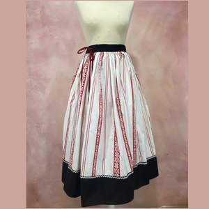 KÉSZLETEN!- Népi lapszoknya a mindennapokra - Meska.hu