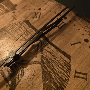 Egyedi falióra pirográfiával - otthon & életmód - dekoráció - fali és függő dekoráció - falióra & óra - Meska.hu