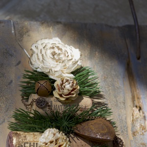 Karácsonyi - téli ajtódísz parafadugókkal LED világítással - karácsony - karácsonyi lakásdekoráció - karácsonyi ajtódíszek - Meska.hu