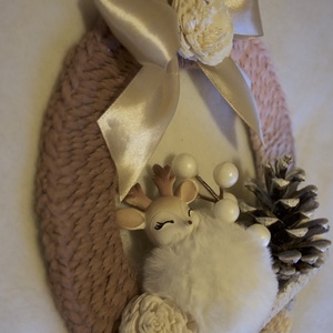 Karácsonyi ajtódísz puha őzikével pasztell színű alapon - karácsony - karácsonyi lakásdekoráció - karácsonyi ajtódíszek - Meska.hu