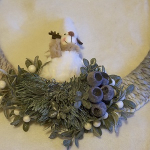 Felemás beige-hamvas kopogtató szarvas figurával - karácsony - karácsonyi lakásdekoráció - karácsonyi ajtódíszek - Meska.hu