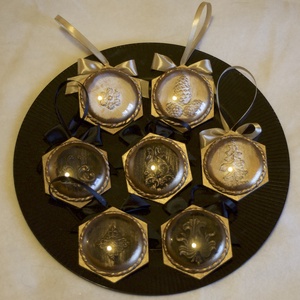 Egyedi karácsonyfadíszek � kétoldalas, mesés részletekkel - karácsony - karácsonyi lakásdekoráció - karácsonyfadíszek - Meska.hu