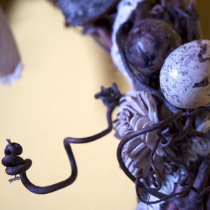 Tavaszi, húsvéti kopogtató szőlőből készült alapon - ünnepi díszek, dekorációk - húsvéti díszek és dekorációk - húsvéti ajtódísz, kopogtató - Meska.hu