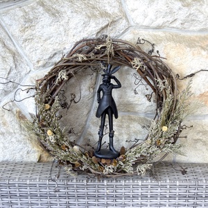 Álló kalapos nyúl szőlőkoszorú alapon - Meska.hu