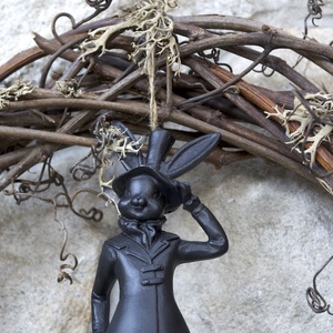 Álló kalapos nyúl szőlőkoszorú alapon - ünnepi díszek, dekorációk - húsvéti díszek és dekorációk - húsvéti ajtódísz, kopogtató - Meska.hu