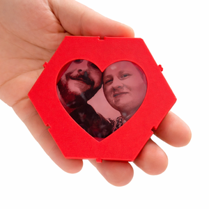 Porvédett minifigura tartó szív alakú, átlátszó előlappal � LEGO kompatibilis , Otthon & Életmód, Tárolás & Rendszerezés, Fali tároló, Mindenmás, MESKA