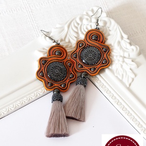 Mandala mintás fülbevaló, sujtás fülbevaló, sujtás ékszer, ajándék, mandala ékszer, bojtos fülbevaló - Meska.hu