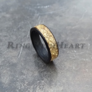 Kovácsolt karbon gyűrű 24 karátos arany fóliával - esküvő - ékszer - karikagyűrű - Meska.hu