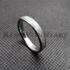 Titán vagy nemesacél gyűrű Fire and Snow szintetikus opállal, jegygyűrű, eljegyzési gyűrű, Valentin napi ajándék - esküvő - ékszer - karikagyűrű - Meska.hu