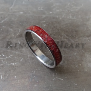 Titán vagy nemesacél gyűrű korallal, korall gyűrű, jegygyűrű, eljegyzési gyűrű, titán gyűrű, anyák napja - Meska.hu