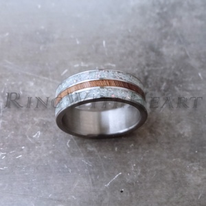 Titán vagy nemesacél gyűrű valódi szőlőtőke berakással és Fire and Snow szintetikus opállal, jegygyűrű, eljegyzési gyűrű - esküvő - ékszer - karikagyűrű - Meska.hu