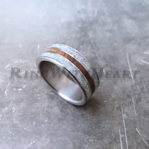 Titán vagy nemesacél gyűrű valódi szőlőtőke berakással és Fire and Snow szintetikus opállal, jegygyűrű, eljegyzési gyűrű - Meska.hu