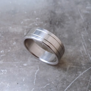 Titán gyűrű, minimalista jegygyűrű, extra könnyű gyűrű, nikkelmentes gyűrű, eljegyzési gyűrű, antiallergén férfi gyűrű - esküvő - ékszer - karikagyűrű - Meska.hu