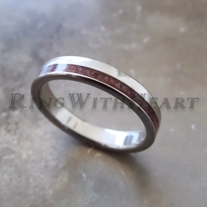 Titán vagy nemesacél gyűrű korallal, korall gyűrű, jegygyűrű, eljegyzési gyűrű, Valentin napi ajándék - esküvő - ékszer - karikagyűrű - Meska.hu