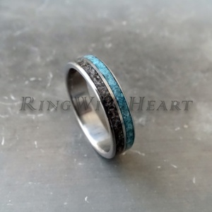 Titán vagy nemesacél gyűrű dinoszaurusz fosszíliával és türkizzel, türkiz gyűrű, jegygyűrű, eljegyzési gyűrű, Esküvő, Ékszer, Karikagyűrű, Ékszerkészítés, MESKA