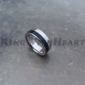 Titán vagy nemesacél gyűrű fekete turmalinnal, turmalin gyűrű, jegygyűrű, eljegyzési gyűrű, férfi karikagyűrű - esküvő - ékszer - karikagyűrű - Meska.hu