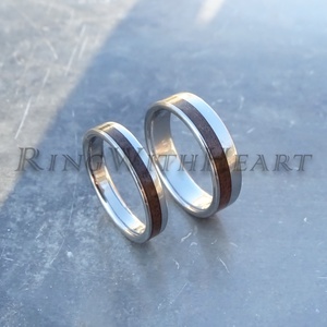 Titán vagy nemesacél gyűrűpár diófával, karikagyűrű, jegygyűrű, eljegyzési gyűrű, diófa gyűrű - esküvő - ékszer - karikagyűrű - Meska.hu