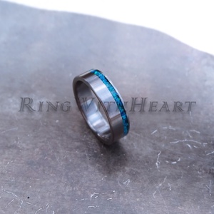 Titán vagy nemesacél gyűrű Pacific Blue szintetikus opállal, jegygyűrű, eljegyzési gyűrű, Valentin napi ajándék - esküvő - ékszer - karikagyűrű - Meska.hu