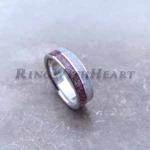 Titán vagy nemesacél gyűrű vörös turmalinnal és holdkővel, holdkő gyűrű, jegygyűrű, eljegyzési gyűrű, Valentin nap - esküvő - ékszer - karikagyűrű - Meska.hu