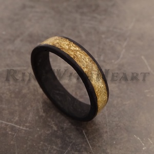 Kovácsolt karbon gyűrű 24 karátos arany fóliával, karbon gyűrű, fekete jegygyűrű, eljegyzési gyűrű, antiallergén gyűrű, Esküvő, Ékszer, Karikagyűrű, Ékszerkészítés, MESKA