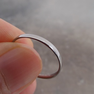 Vékony és fényes flat titán vagy nemesacél jegygyűrű � Minimalista karikagyűrű, Kényelmes ékszer , Esküvő, Ékszer, Karikagyűrű, Ékszerkészítés, MESKA