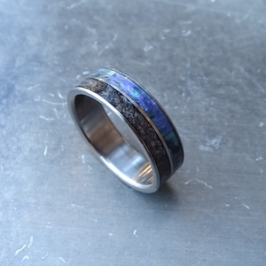 Dinoszaurusz fosszília és valódi abalone kagyló berakásos titán vagy nemesacél jegygyűrű - esküvő - ékszer - karikagyűrű - Meska.hu