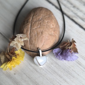 Ezüst szív medál anyatejjel, hajjal - ékszer - nyaklánc - medál - Meska.hu