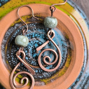 Vörösréz fülbevaló szürkéskék kerámia gyönggyel - Meska.hu