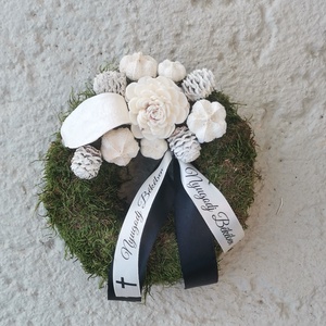 Fehér szárazterméses sírkoszorú - otthon & életmód - vallás - temetkezési tárgy - sírkoszorú, kegyeleti koszorú - Meska.hu