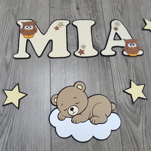Bézs-barna macis névtábla – Természetes stílusú babaszoba dekor ?, Baba - mama, Babaszoba dekoráció, Babanév dekoráció, Dekorgumi, Varázsolj megnyugtató hangulatot a kiságy fölé ezzel a kézzel készült, prémium dekorgumi fali dekor..., MESKA