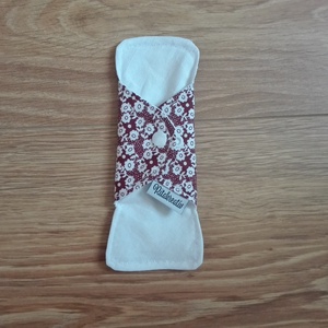 Prémium mosható tisztasági betét -vízhatlan réteggel ,bordó/ fehér virágos -  - Meska.hu