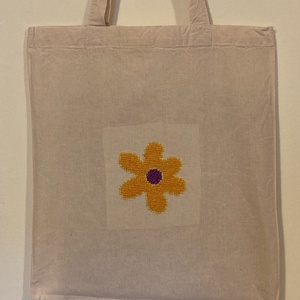 Narancs virág - Kézzel himzett vászonszatyor - táska & tok - bevásárlás & shopper táska - shopper, textiltáska, szatyor - Meska.hu