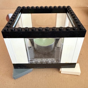 LEGO teamácses tartó, Otthon & Életmód, Gyertya, illat, aroma, Mécses és mécsestartó, Mindenmás, 95x80x75 mm-es teamécses tartó, újrahasznosított LEGO elemekből. A teamécses jár a terméhez., MESKA