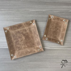 Színes bőr tálca - világosbarna (koptatott) - otthon & életmód - dekoráció - asztal és polc dekoráció - dekorációs tál, tartó - Meska.hu