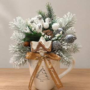 Mesebeli karácsony egy bögrébe zárva, Karácsony, Adventi díszek, Adventi asztaldísz, Virágkötés, 

Varázslatos, téli hangulatú karácsonyi dekoráció, amely a havas fenyőágak, a gyöngyházfényű gömbö..., MESKA