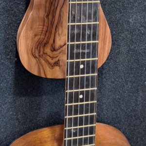 Dió fali gitártartó , Könyv & Zene, Hangszer & Hangszertok, Famegmunkálás, MESKA