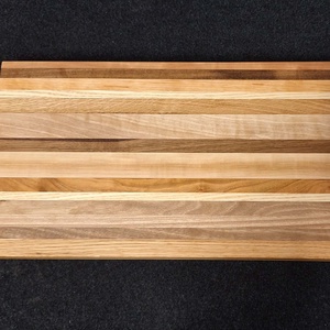 Mihály vágódeszka fogáskönnyítővel - otthon & életmód - konyhafelszerelés, tálalás - sütés, főzés - vágódeszka - Meska.hu