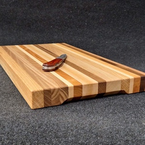 Mihály vágódeszka fogáskönnyítővel - Meska.hu