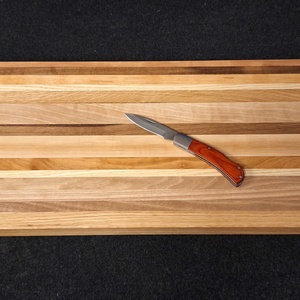 Mihály vágódeszka fogáskönnyítővel - otthon & életmód - konyhafelszerelés, tálalás - sütés, főzés - vágódeszka - Meska.hu