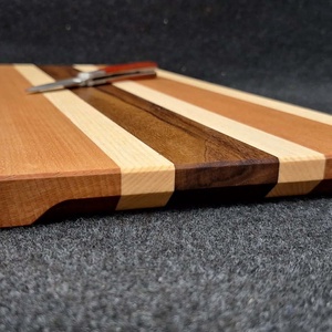 Zoltán vágódeszka fogáskönnyítővel - Meska.hu