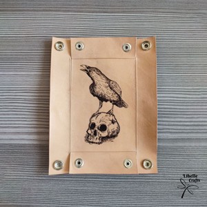 Holló a koponyán kockadobó tálca - játék & sport - táblajáték és kártyajáték - társasjátékok - dobókocka - Meska.hu