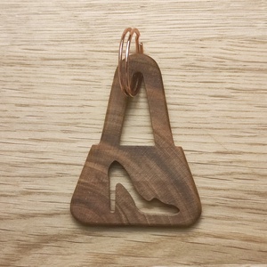 Hamupipőke � Diófa táskadísz és kulcstartó - táska & tok - kulcstartó & táskadísz - táskadísz - Meska.hu